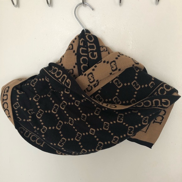 SOLD Gucci GG Wool Reversible Scarf - Picture 2 of 3